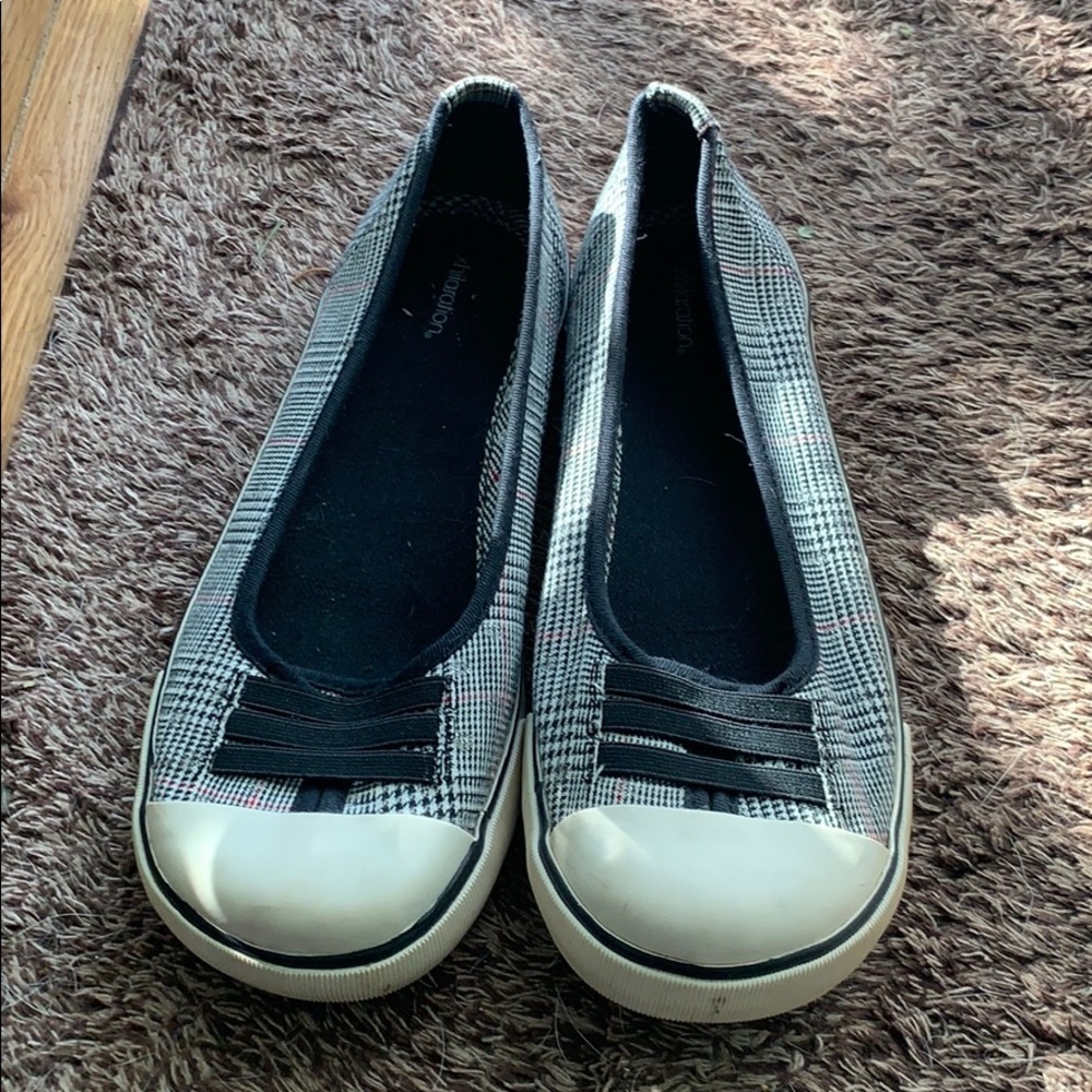 Houndstooth flats